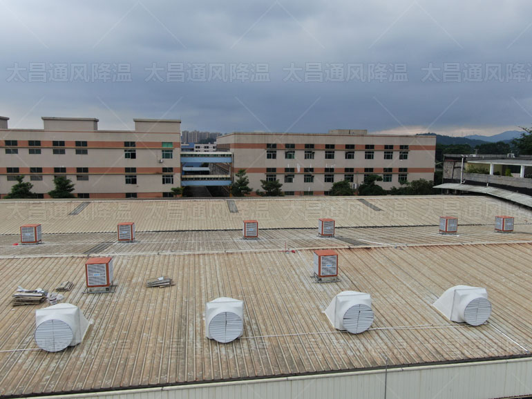 夏季炎熱，大型廠房通風(fēng)降溫設(shè)備怎么選擇呢？