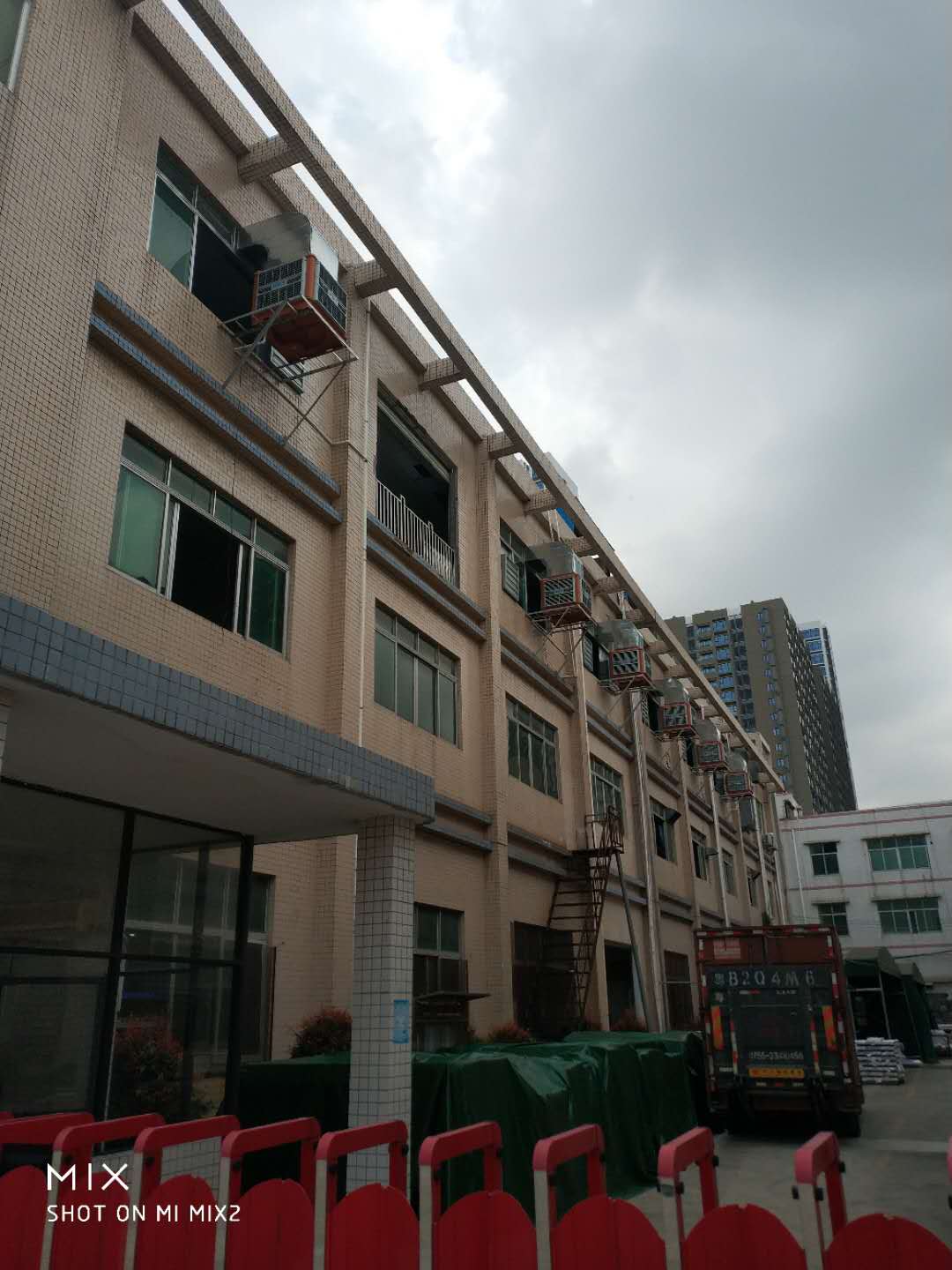 如何給高溫車間通風(fēng)降溫？